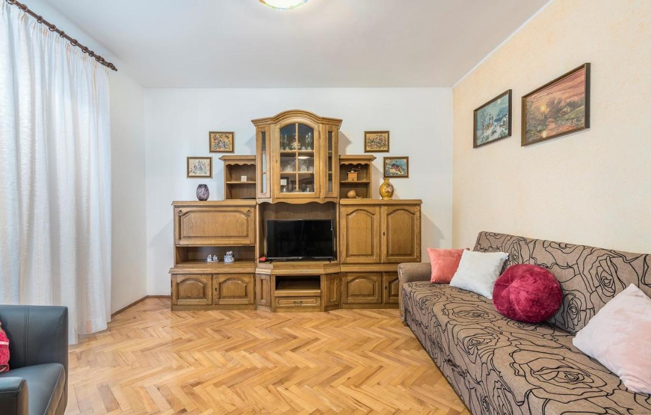 Ferienhaus Zora With Whirlpool Sveti Lovreč Pazenatički Bagian luar foto