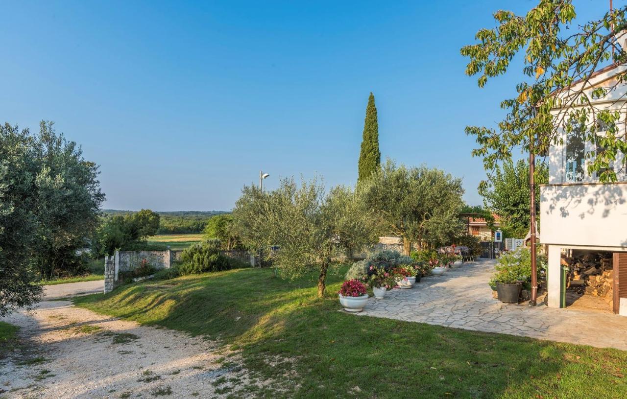Ferienhaus Zora With Whirlpool Sveti Lovreč Pazenatički Bagian luar foto