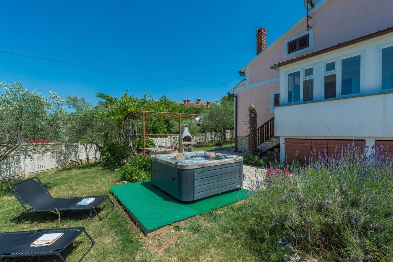 Ferienhaus Zora With Whirlpool Sveti Lovreč Pazenatički Bagian luar foto