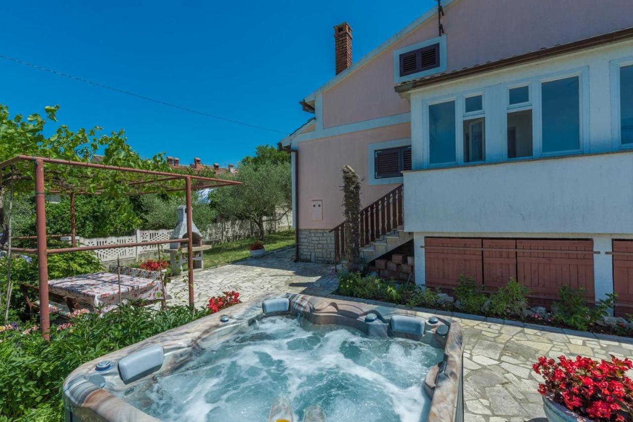 Ferienhaus Zora With Whirlpool Sveti Lovreč Pazenatički Bagian luar foto