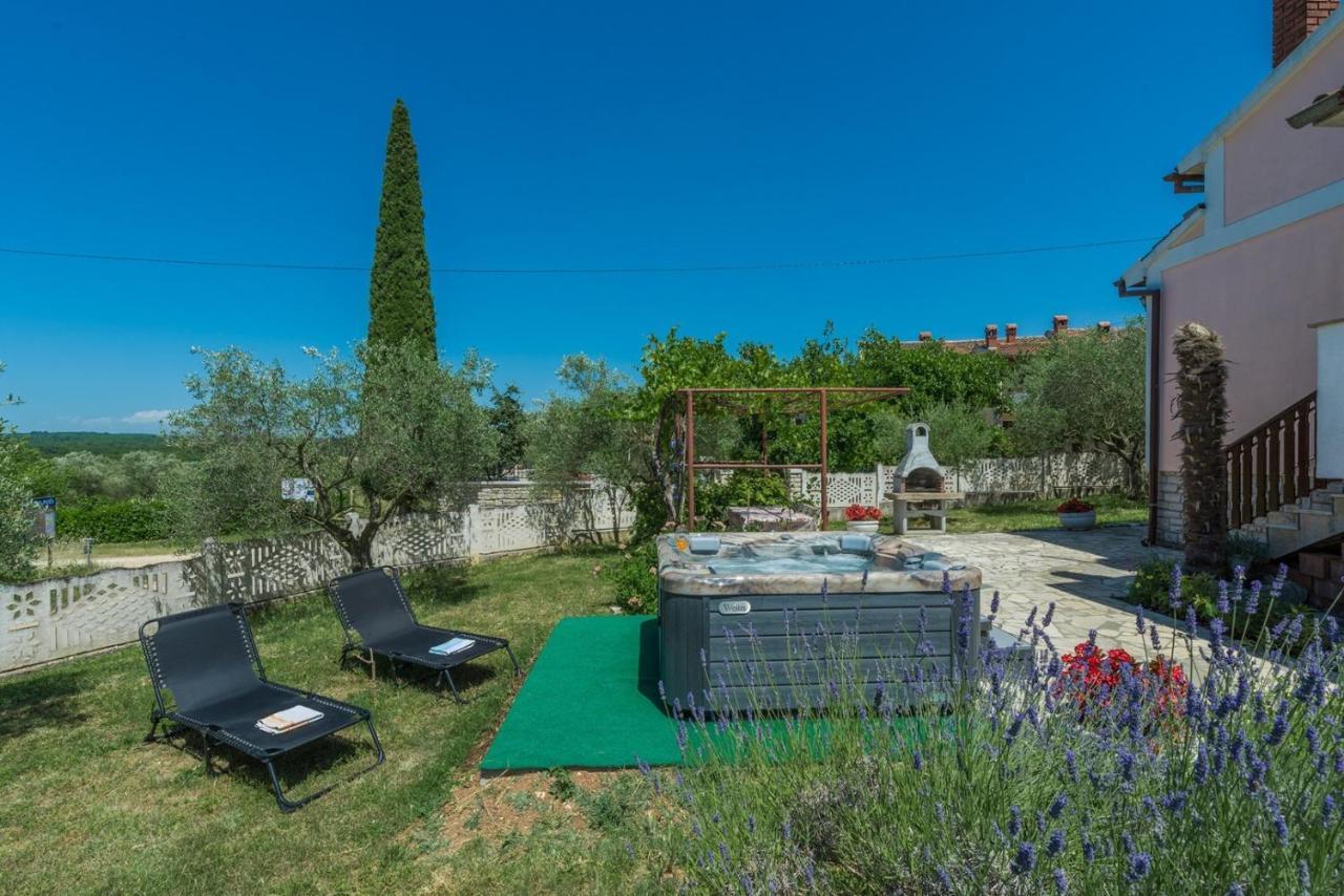 Ferienhaus Zora With Whirlpool Sveti Lovreč Pazenatički Bagian luar foto